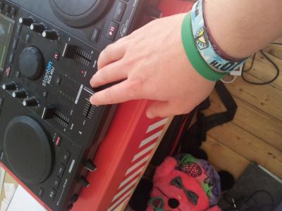 Hier probe ich den Ernstfall, um genau zu sein, den DJ-Auftritt im Allgäu. Ob Kühe kommen? Hier probe ich den Ernstfall, um genau zu sein, den DJ-Auftritt im Allgäu. Ob Kühe kommen?